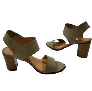 SODA~Woman Size 7.5 M~Gray Open Toe Chunky Heel Ankle Strap Dress Sandals NEW.